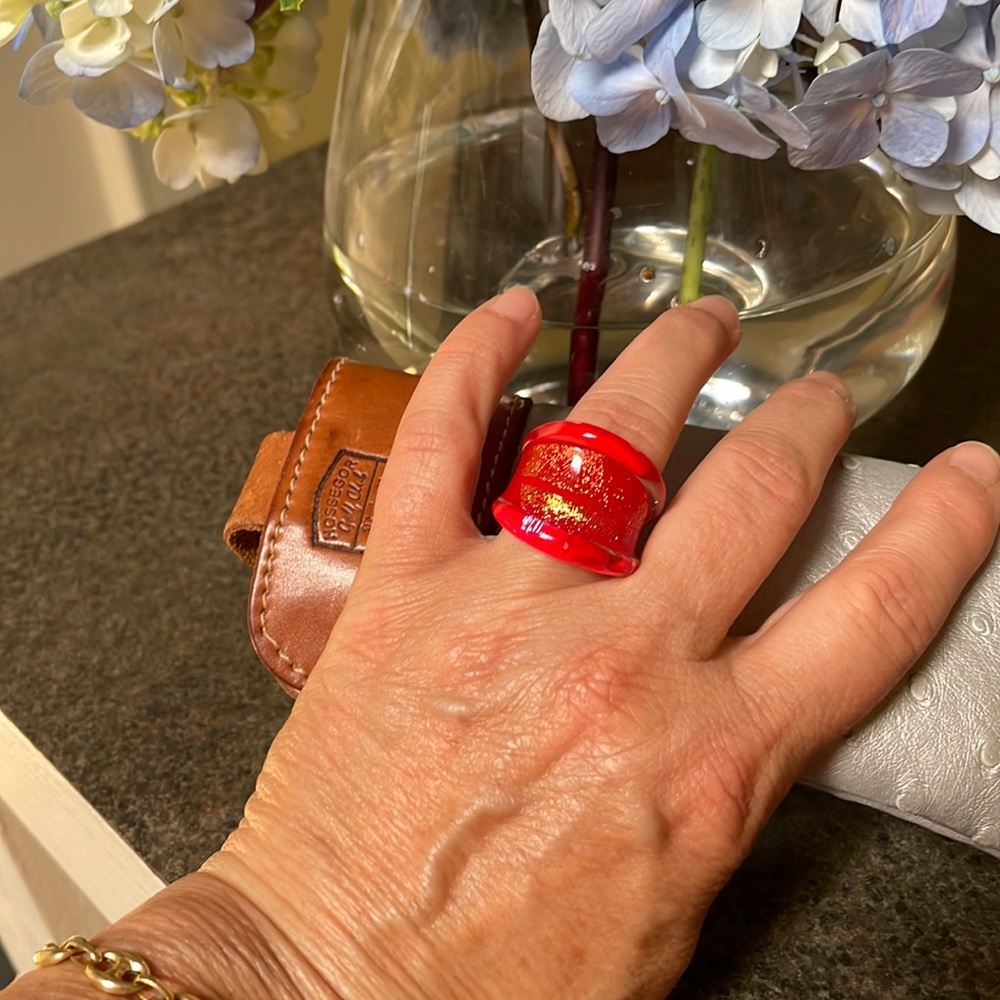 Murano Glass Ring, size 6/7 stunner fly simple and comfortable.
